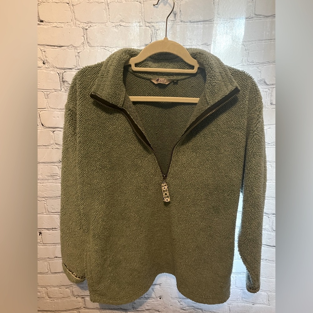 Title 9 Sports women’s pull over fleece sweater.